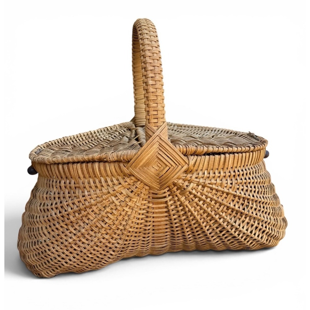 Vintage Picnic Basket Large Wicker Buttocks Style w/Lid Leather Detail Storage